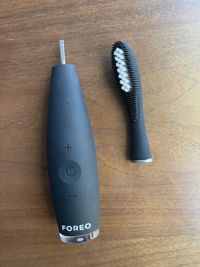 Foreo ISSA 3 electric toothbrush