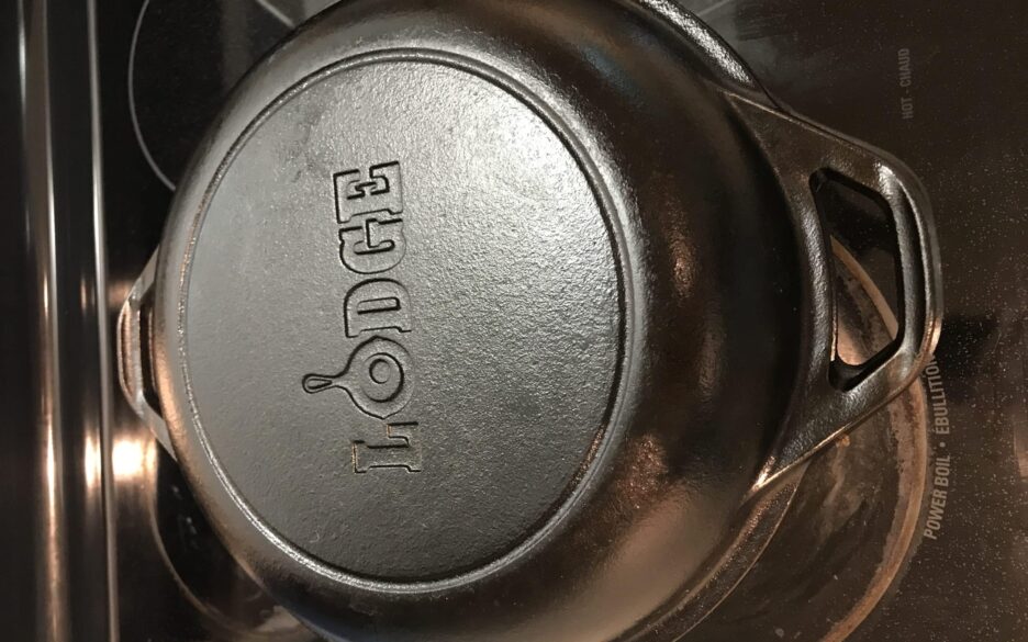 Lodge-cast-iron-dutch-oven