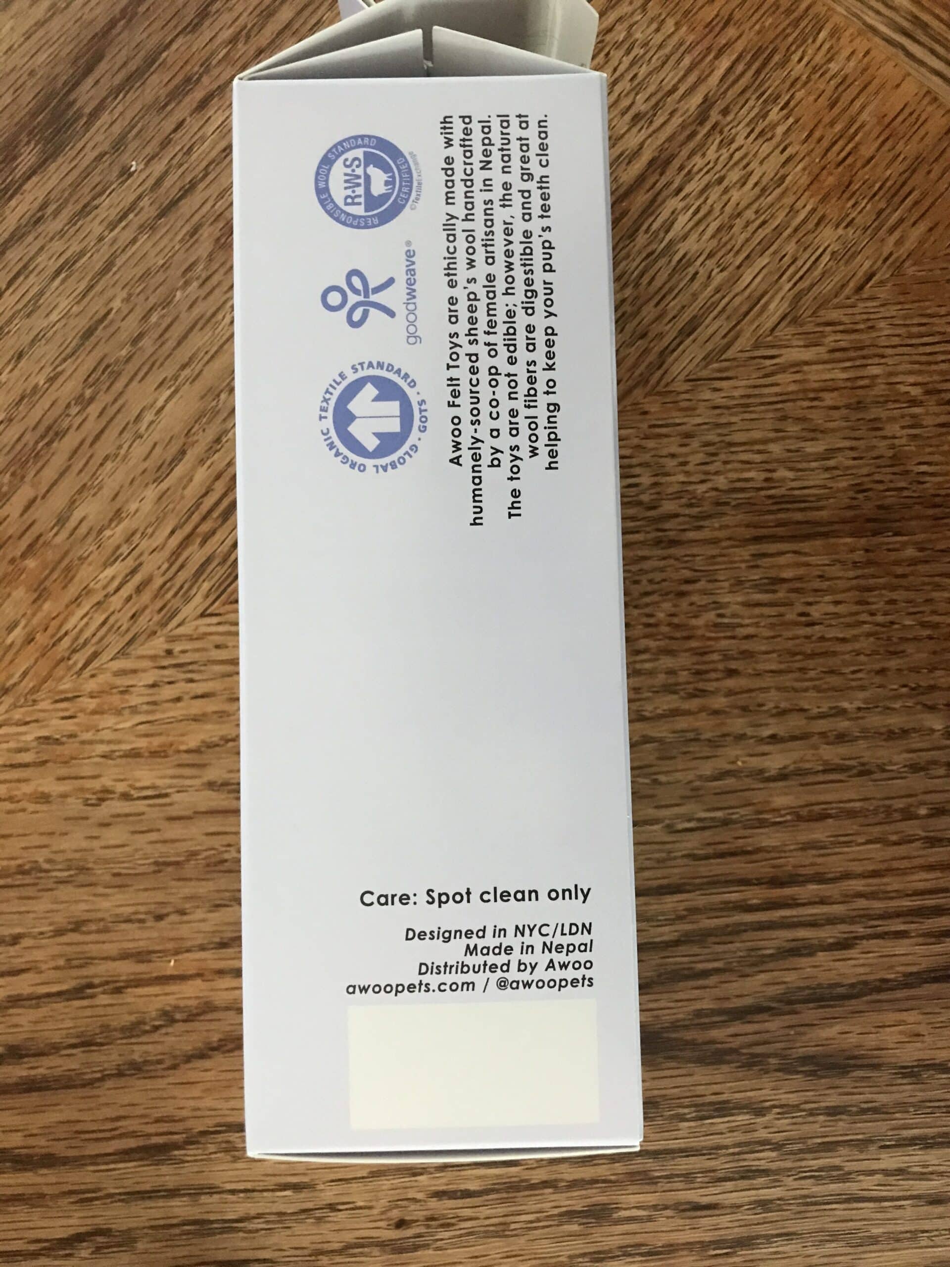 awoo felt dog balls
packaging